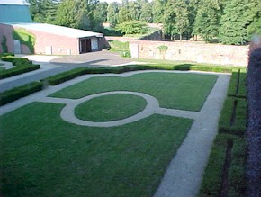 tong14.jpg (24319 bytes)